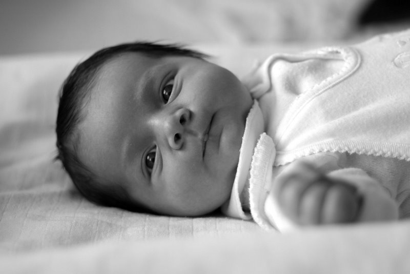siyah beyaz bebek fotoğrafı